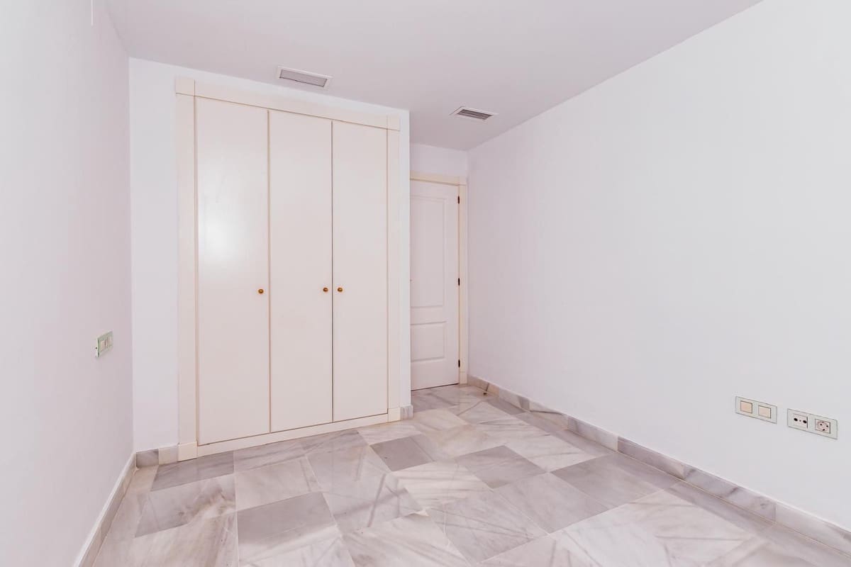 4 bedroom Apartment for sale in New Golden Mile with pool garage - € 850,000 (Ref: 9524963)