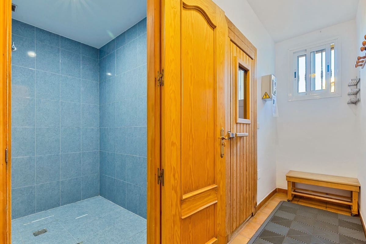 1 sypialnia Apartament na sprzedaż w Fuengirola z basenem garażem - 239 000 € (Ref: 9528672)