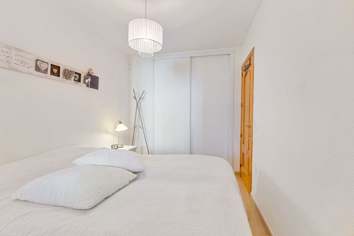 1 sypialnia Apartament na sprzedaż w Fuengirola z basenem garażem - 239 000 € (Ref: 9528672)