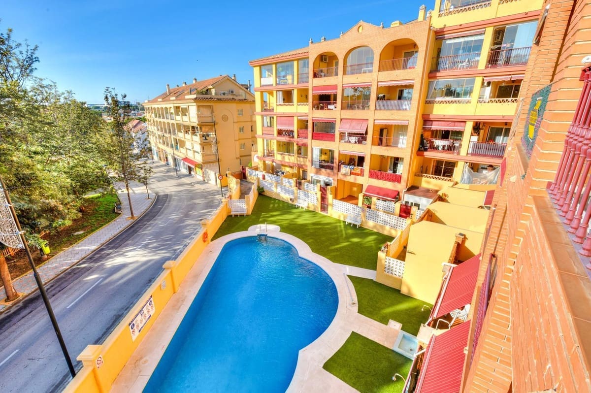 1 sypialnia Apartament na sprzedaż w Fuengirola z basenem garażem - 239 000 € (Ref: 9528672)