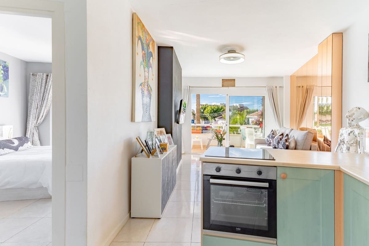 1 bedroom Apartment for sale in Fuengirola with pool garage - € 227,000 (Ref: 9528673)