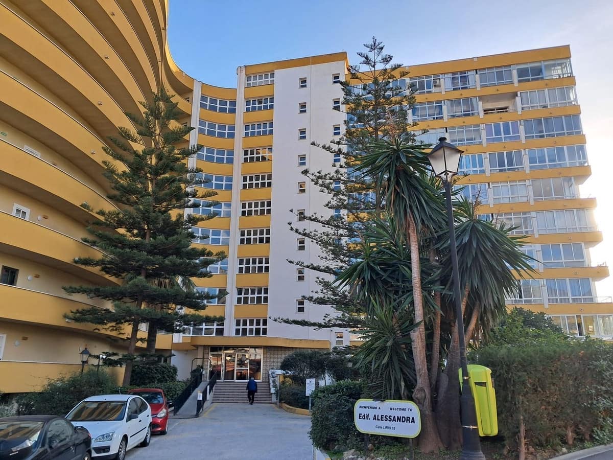 1 bedroom Apartment for sale in Fuengirola with pool garage - € 227,000 (Ref: 9528673)