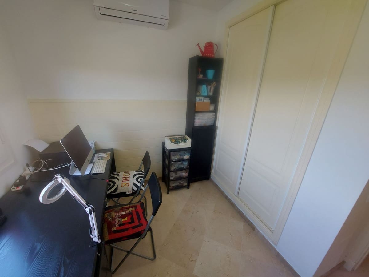 3 quarto Casa em Banda para venda em La Duquesa / Puerto de la Duquesa com piscina garagem - 315 000 € (Ref: 9528834)