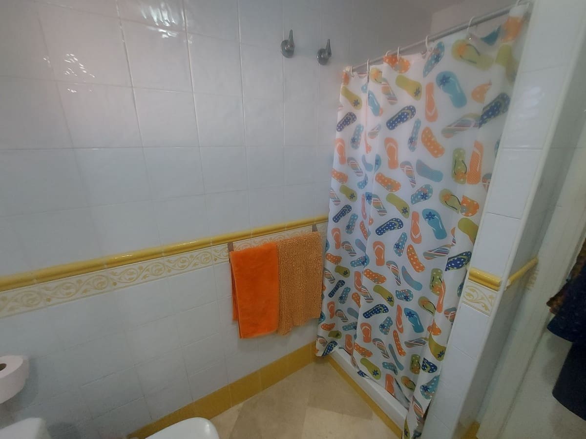 3 quarto Casa em Banda para venda em La Duquesa / Puerto de la Duquesa com piscina garagem - 315 000 € (Ref: 9528834)