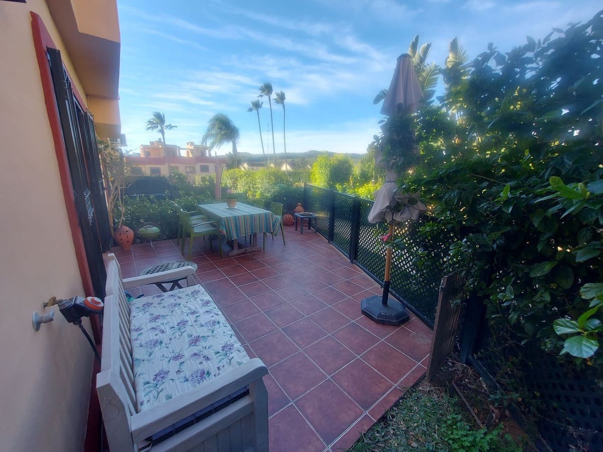 3 quarto Casa em Banda para venda em La Duquesa / Puerto de la Duquesa com piscina garagem - 315 000 € (Ref: 9528834)