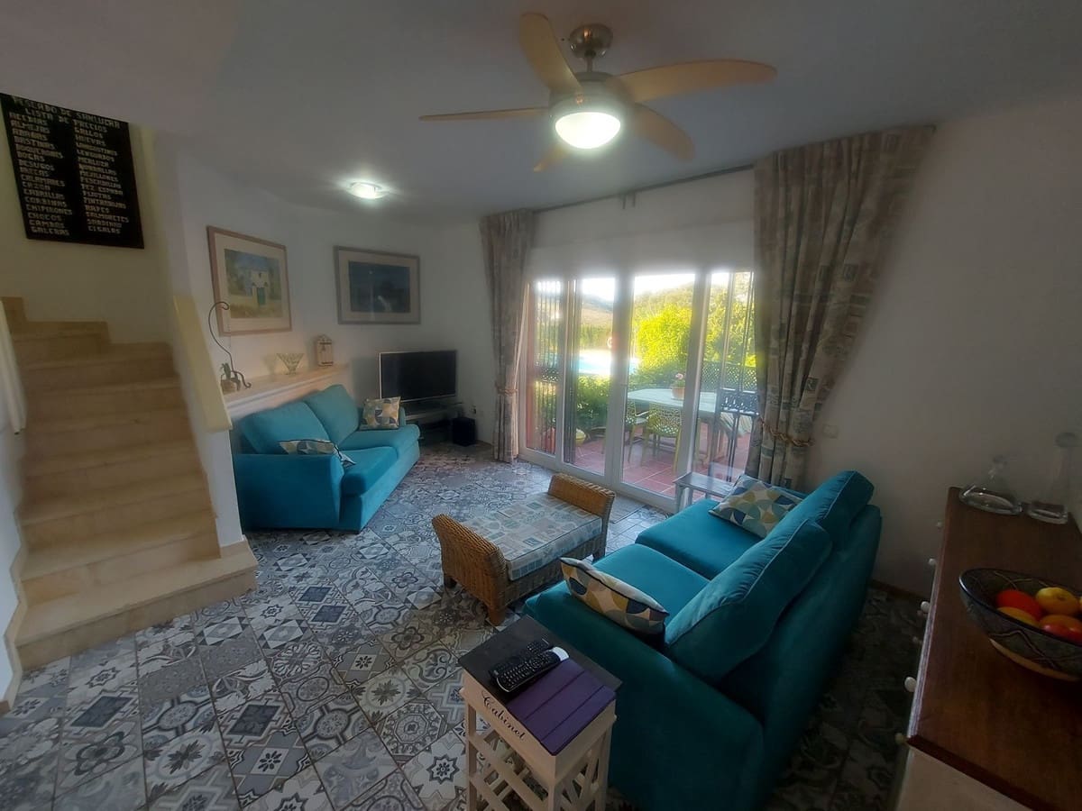 3 quarto Casa em Banda para venda em La Duquesa / Puerto de la Duquesa com piscina garagem - 315 000 € (Ref: 9528834)