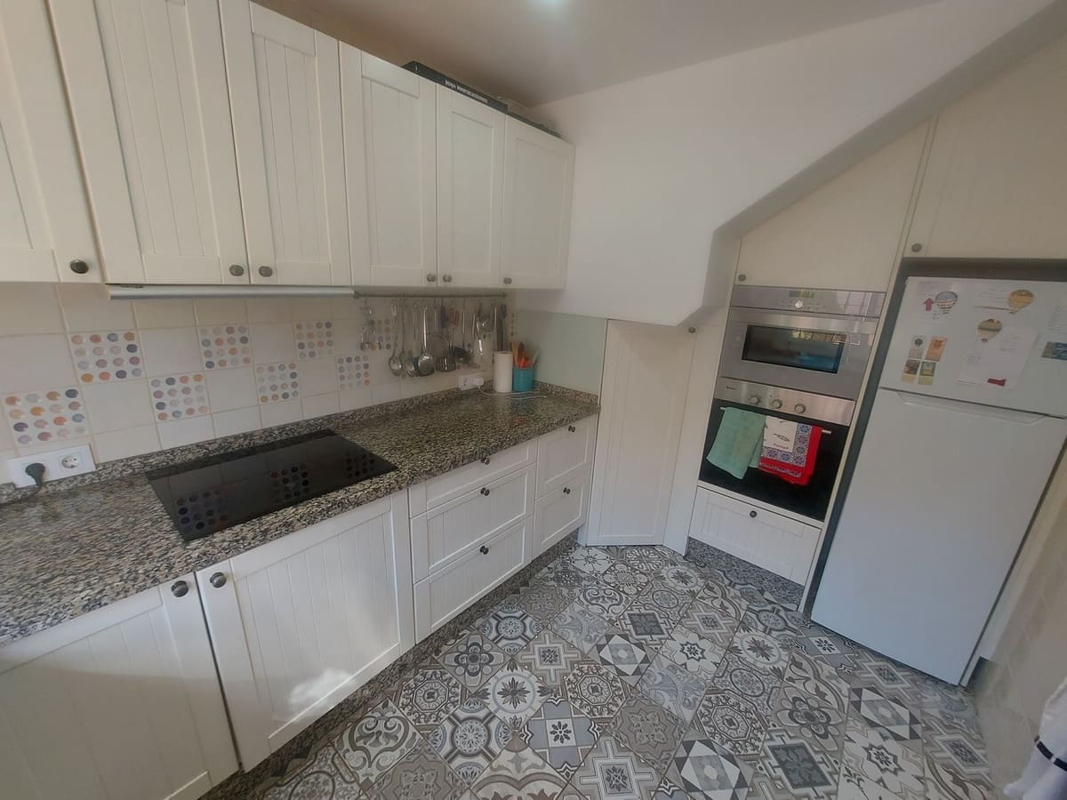 3 quarto Casa em Banda para venda em La Duquesa / Puerto de la Duquesa com piscina garagem - 315 000 € (Ref: 9528834)