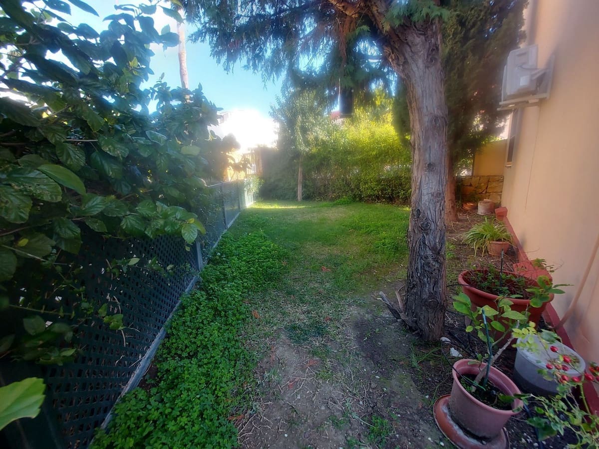 3 quarto Casa em Banda para venda em La Duquesa / Puerto de la Duquesa com piscina garagem - 315 000 € (Ref: 9528834)