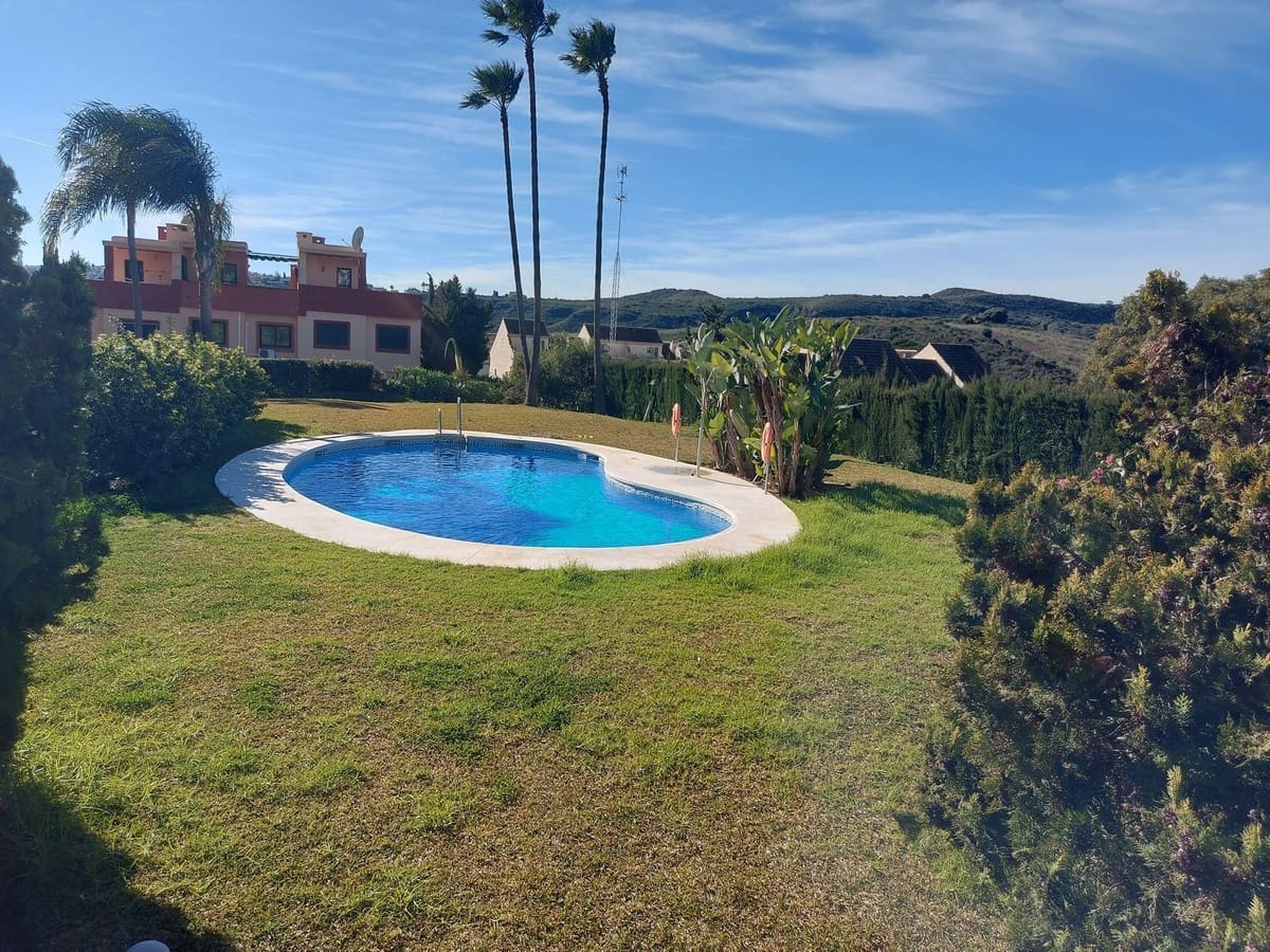 3 quarto Casa em Banda para venda em La Duquesa / Puerto de la Duquesa com piscina garagem - 315 000 € (Ref: 9528834)