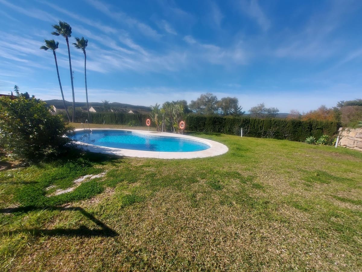 3 quarto Casa em Banda para venda em La Duquesa / Puerto de la Duquesa com piscina garagem - 315 000 € (Ref: 9528834)