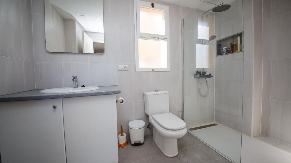 4 soverom Kjedet enebolig til salgs i La Duquesa / Puerto de la Duquesa med svømmebasseng garasje - € 595 000 (Ref: 9536302)