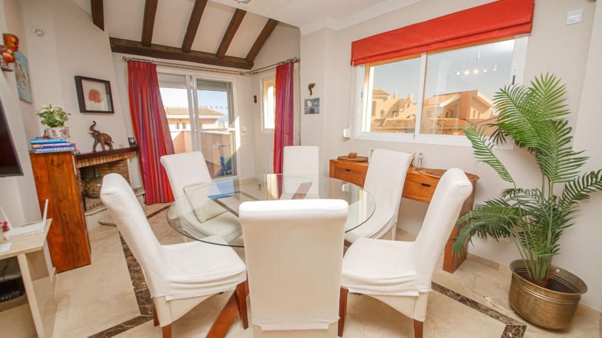 4 soverom Kjedet enebolig til salgs i La Duquesa / Puerto de la Duquesa med svømmebasseng garasje - € 595 000 (Ref: 9536302)