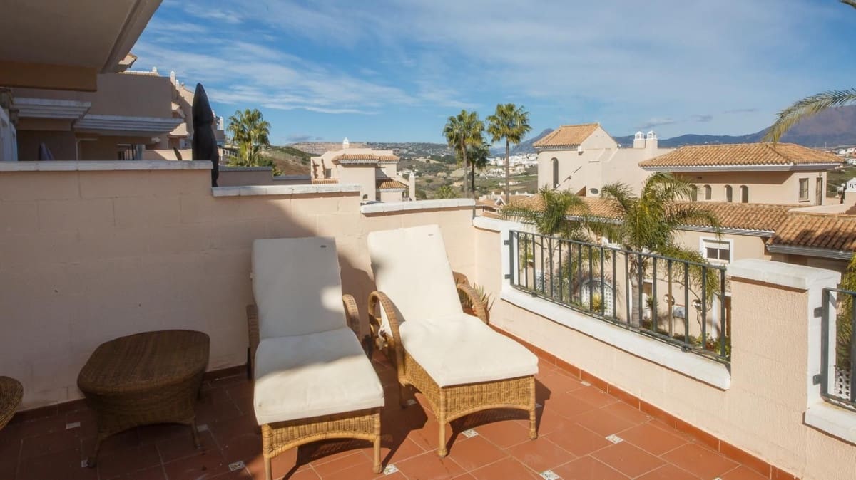 4 soverom Kjedet enebolig til salgs i La Duquesa / Puerto de la Duquesa med svømmebasseng garasje - € 595 000 (Ref: 9536302)