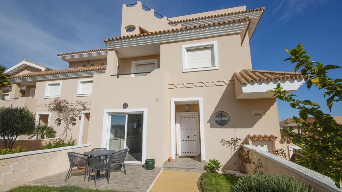 Pareado de 4 habitaciones en La Duquesa / Puerto de la Duquesa en venta con piscina garaje - 595.000 € (Ref: 9536302)