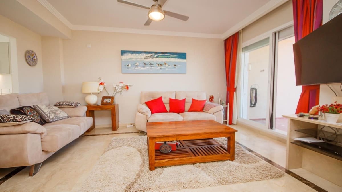 Pareado de 4 habitaciones en La Duquesa / Puerto de la Duquesa en venta con piscina garaje - 595.000 € (Ref: 9536302)