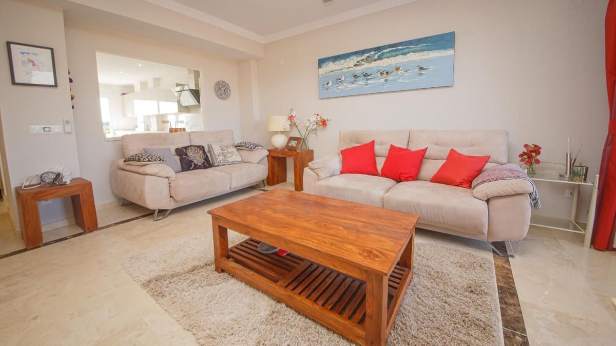 Pareado de 4 habitaciones en La Duquesa / Puerto de la Duquesa en venta con piscina garaje - 595.000 € (Ref: 9536302)