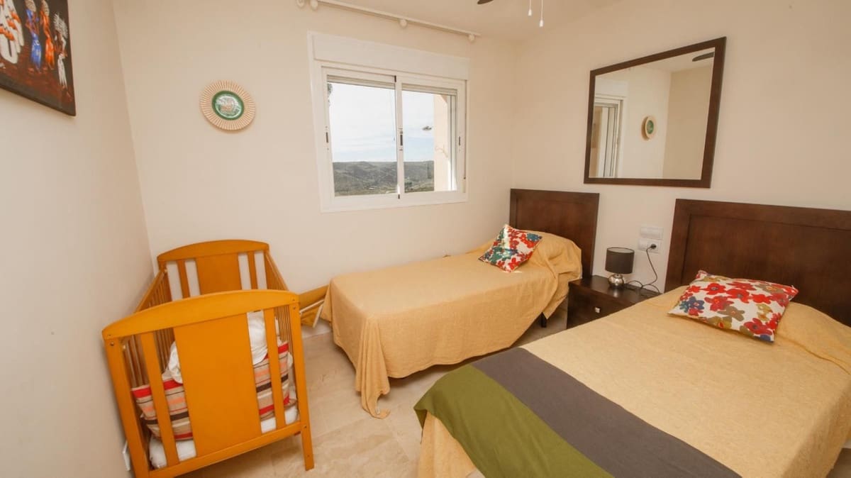 Pareado de 4 habitaciones en La Duquesa / Puerto de la Duquesa en venta con piscina garaje - 595.000 € (Ref: 9536302)