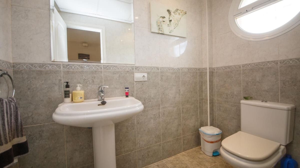 Pareado de 4 habitaciones en La Duquesa / Puerto de la Duquesa en venta con piscina garaje - 595.000 € (Ref: 9536302)