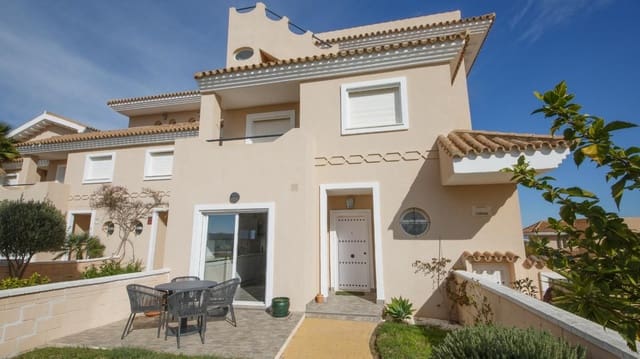 4 sovrum Semi-fristående Villa till salu i La Duquesa / Puerto de la Duquesa, Manilva med pool garage - 595 000 € (Ref: 9536302)