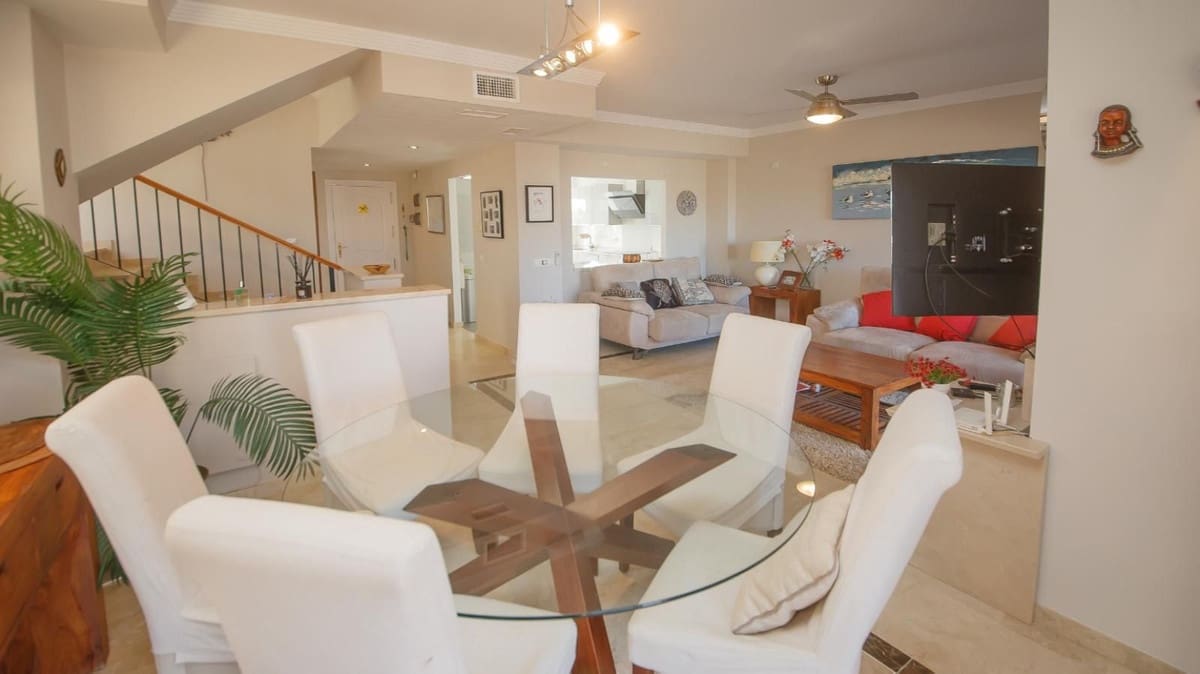 4 bedroom Semi-detached Villa for sale in La Duquesa / Puerto de la Duquesa with pool garage - € 595,000 (Ref: 9536302)