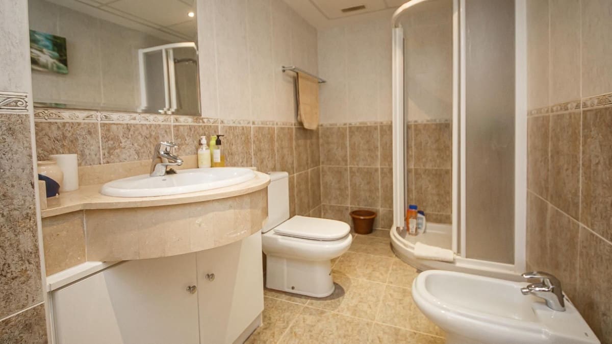 4 bedroom Semi-detached Villa for sale in La Duquesa / Puerto de la Duquesa with pool garage - € 595,000 (Ref: 9536302)