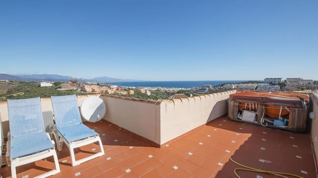 Pareado de 4 habitaciones en La Duquesa / Puerto de la Duquesa, Manilva en venta con piscina garaje - 575.000 € (Ref: 9536302)