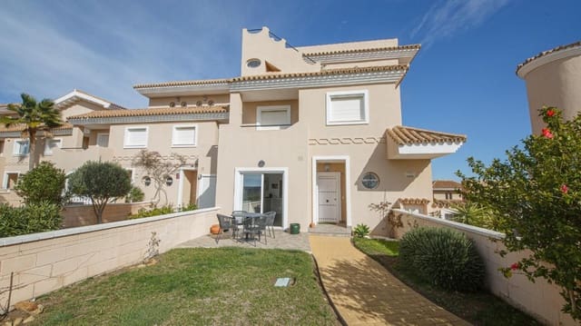 Pareado de 4 habitaciones en La Duquesa / Puerto de la Duquesa, Manilva en venta con piscina garaje - 575.000 € (Ref: 9536302)