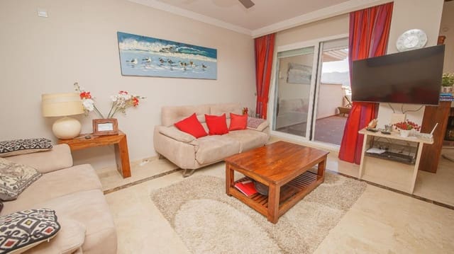 Pareado de 4 habitaciones en La Duquesa / Puerto de la Duquesa, Manilva en venta con piscina garaje - 575.000 € (Ref: 9536302)