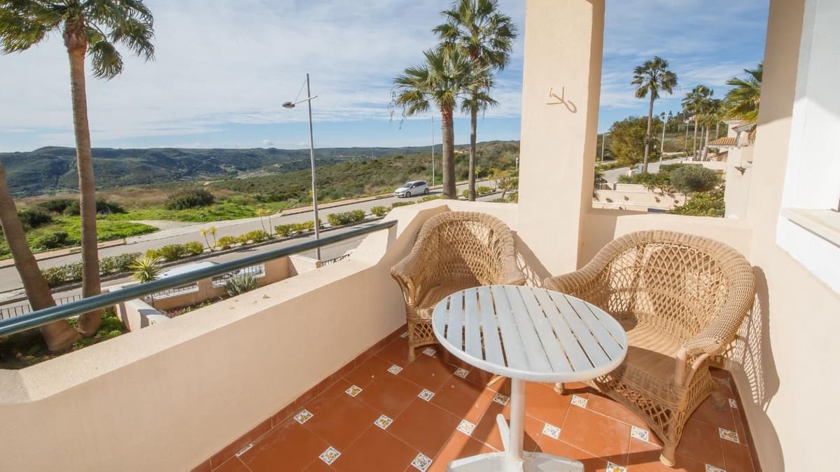 Pareado de 4 habitaciones en La Duquesa / Puerto de la Duquesa en venta con piscina garaje - 559.950 € (Ref: 9536302)
