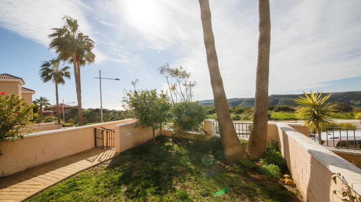 Pareado de 4 habitaciones en La Duquesa / Puerto de la Duquesa en venta con piscina garaje - 559.950 € (Ref: 9536302)