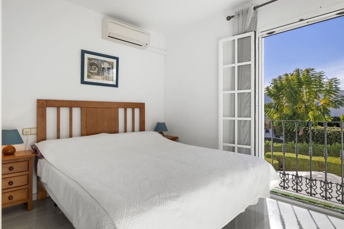 2 slaapkamer Huis te koop in Bel-Air met zwembad garage - € 485.000 (Ref: 9538990)