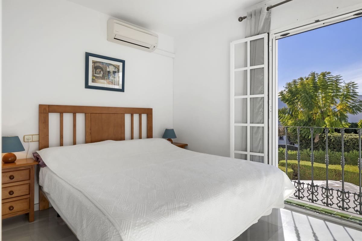 2 slaapkamer Huis te koop in Bel-Air met zwembad garage - € 485.000 (Ref: 9538990)