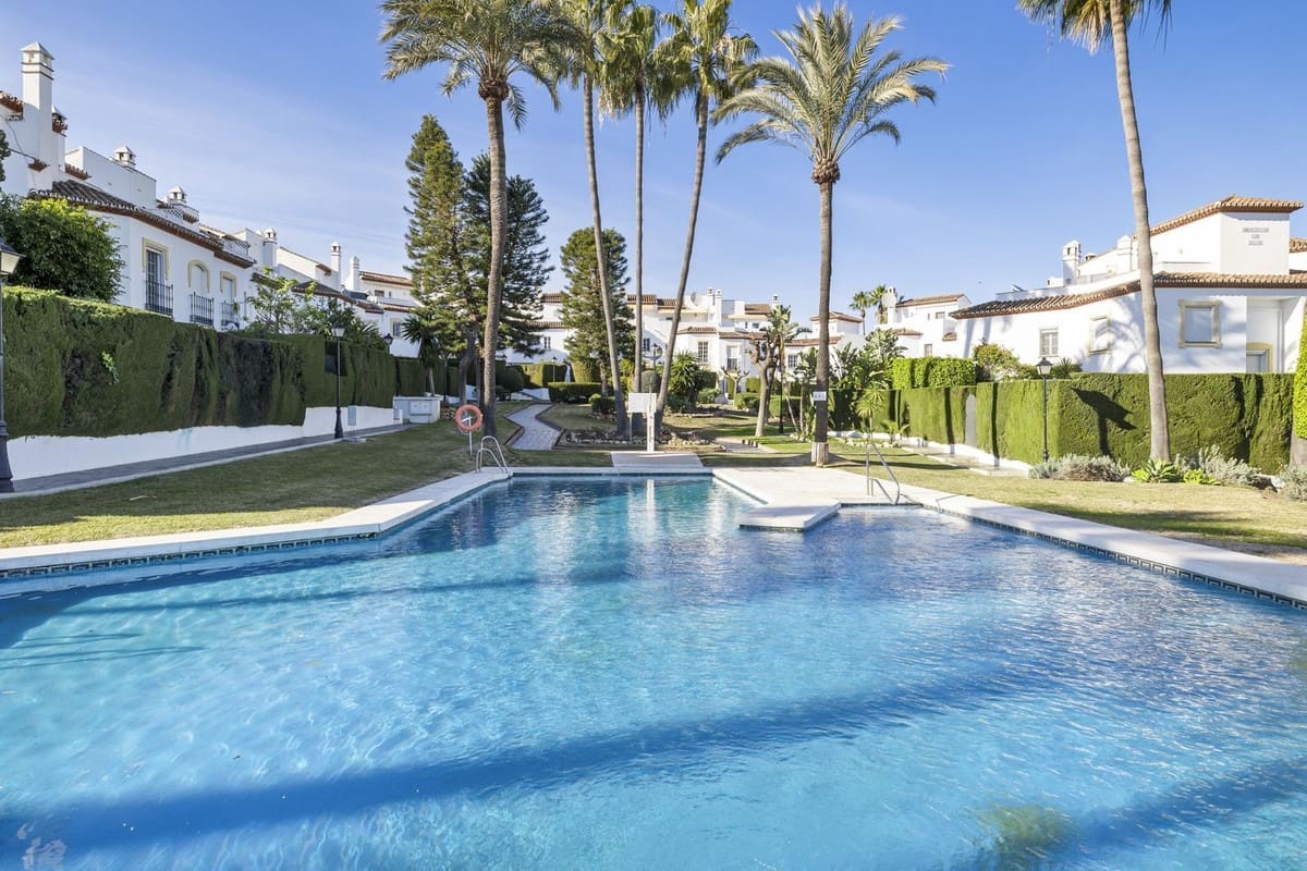 2 bedroom Townhouse for sale in Bel-Air with pool garage - € 485,000 (Ref: 9538990)