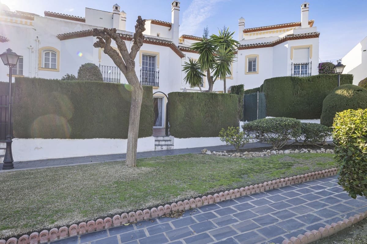 2 bedroom Townhouse for sale in Bel-Air with pool garage - € 485,000 (Ref: 9538990)