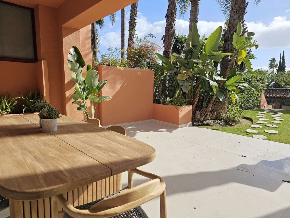 4 bedroom Semi-detached Villa for sale in Golden Mile with pool garage - € 1,995,000 (Ref: 9538991)