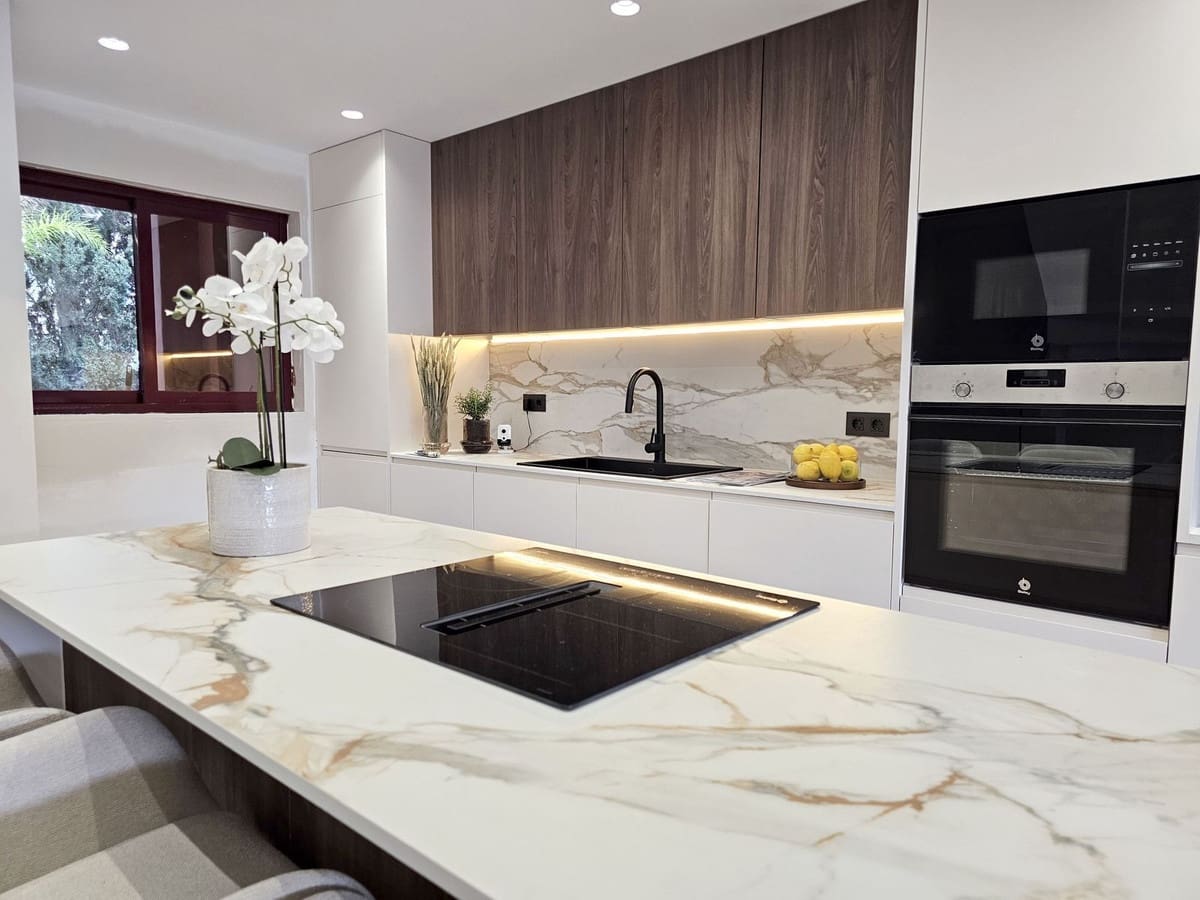 4 bedroom Semi-detached Villa for sale in Golden Mile with pool garage - € 1,995,000 (Ref: 9538991)