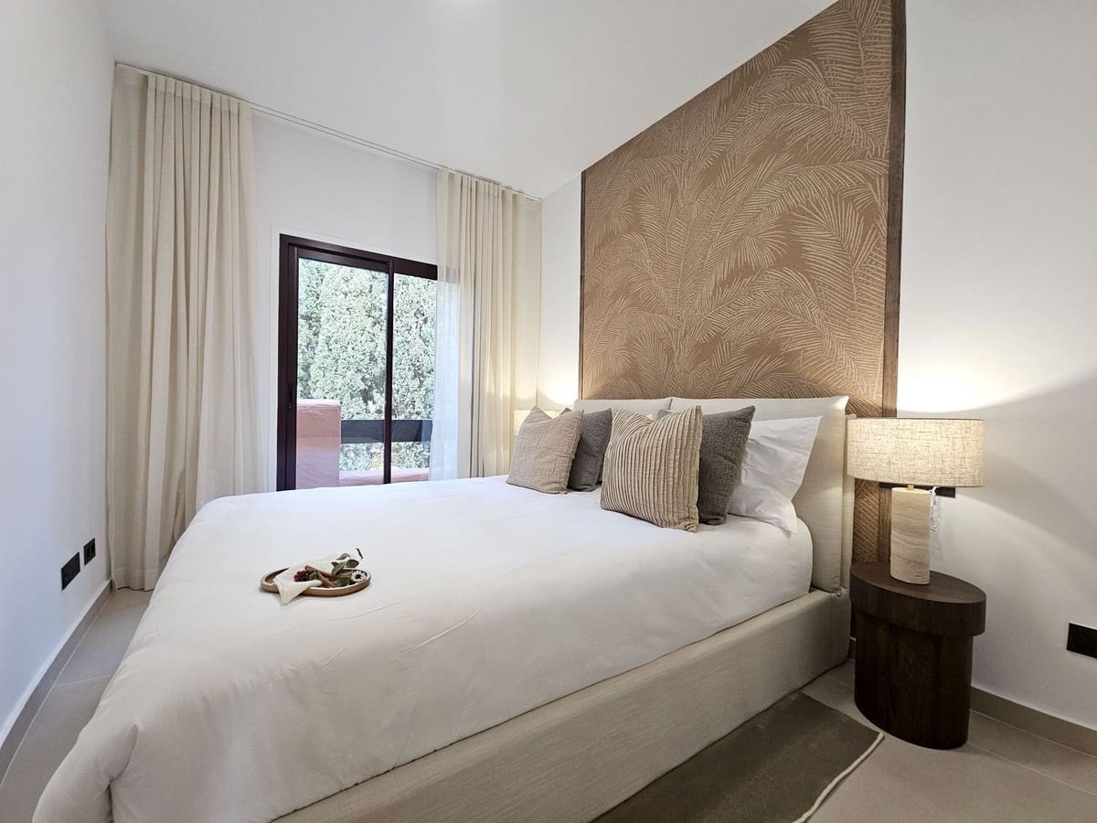 4 bedroom Semi-detached Villa for sale in Golden Mile with pool garage - € 1,995,000 (Ref: 9538991)