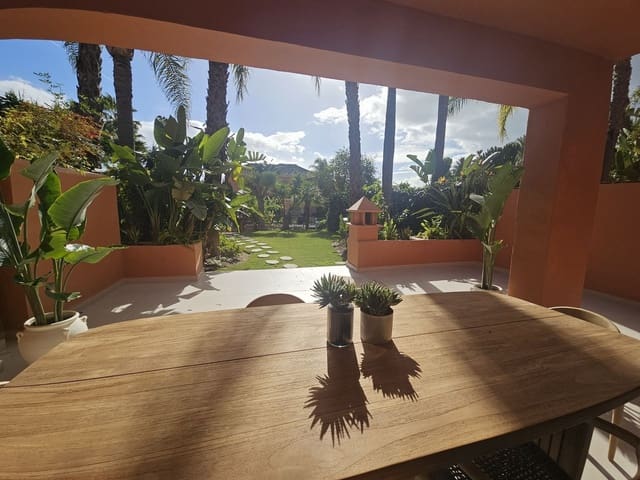 4 soverom Kjedet enebolig til salgs i Golden Mile, Marbella med svømmebasseng garasje - € 1 995 000 (Ref: 9538991)