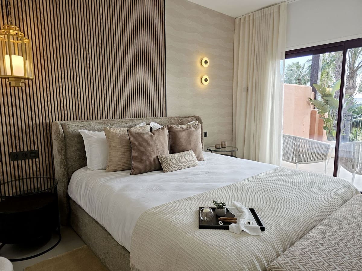 4 bedroom Semi-detached Villa for sale in Golden Mile with pool garage - € 1,995,000 (Ref: 9538991)