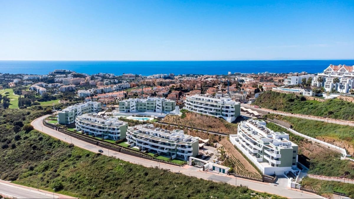 3 bedroom Apartment for sale in La Cala de Mijas with pool garage - € 660,000 (Ref: 9538992)