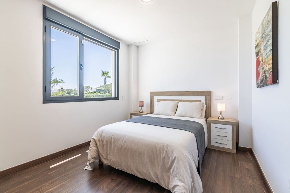 4 bedroom Villa for sale in Manilva with pool garage - € 1,150,000 (Ref: 9538995)