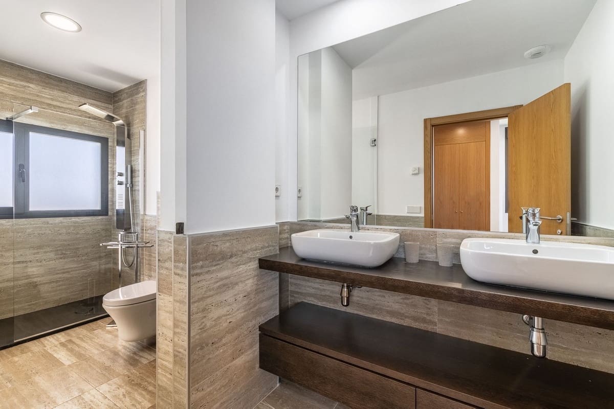 4 bedroom Villa for sale in Manilva with pool garage - € 1,150,000 (Ref: 9538995)