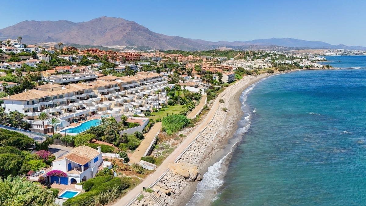 2 bedroom Apartment for sale in Buenas Noches with pool garage - € 650,000 (Ref: 9541929)