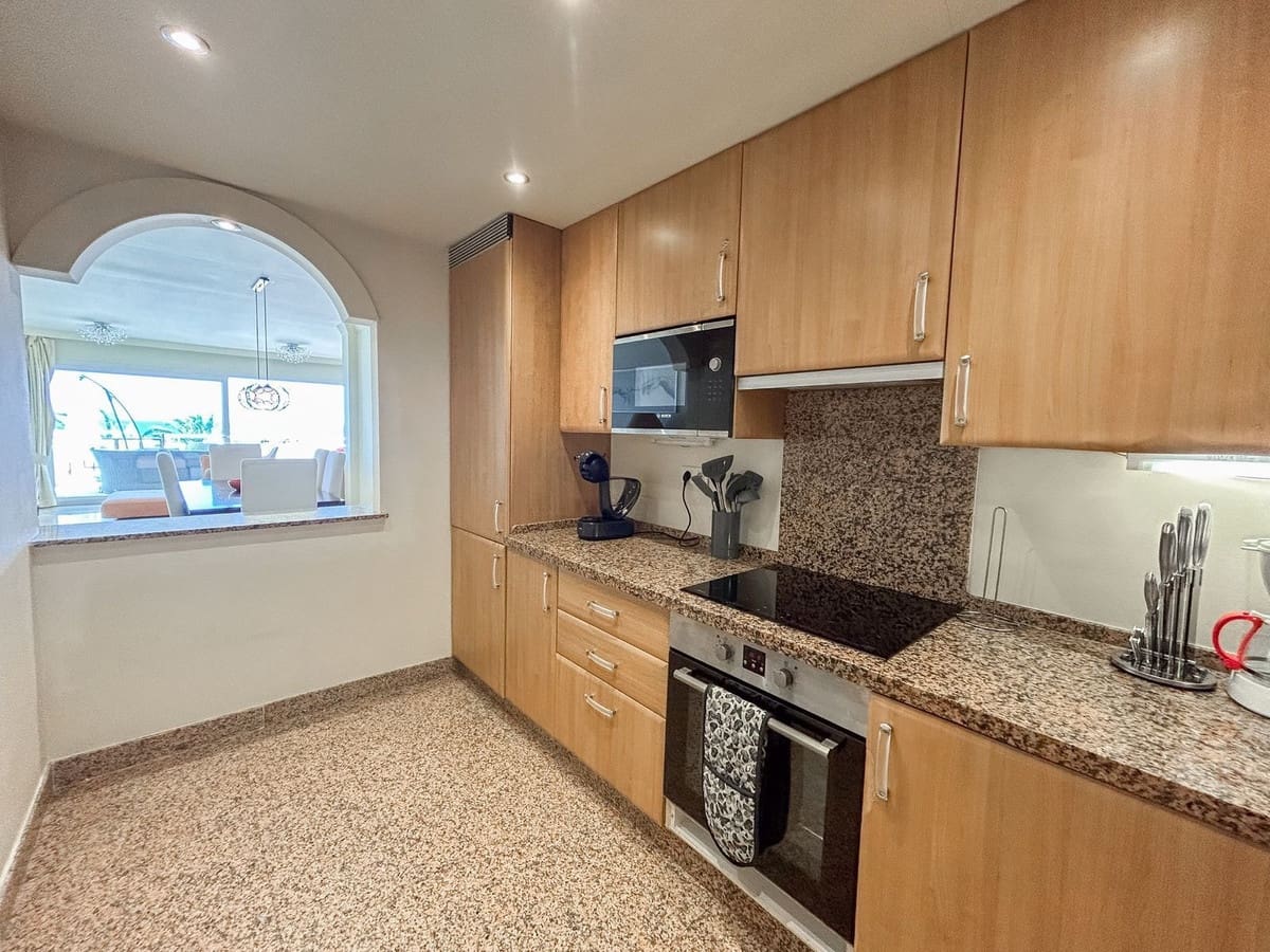 2 soverom Leilighet til salgs i Buenas Noches med svømmebasseng garasje - € 650 000 (Ref: 9541929)