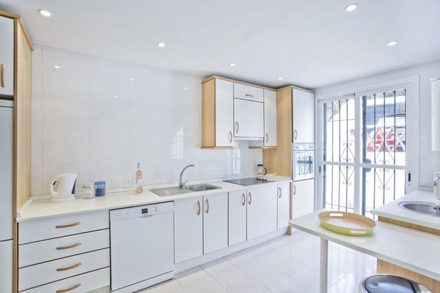 3 soveværelse Byhus til salg i Guadalmina Alta, Marbella med swimmingpool garage - € 695.000 (Ref: 9541930)