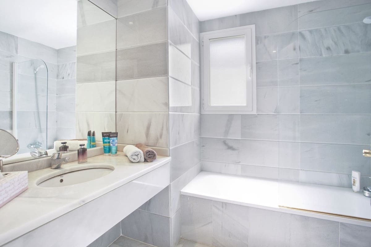 3 soveværelse Byhus til salg i Guadalmina med swimmingpool garage - € 695.000 (Ref: 9541930)