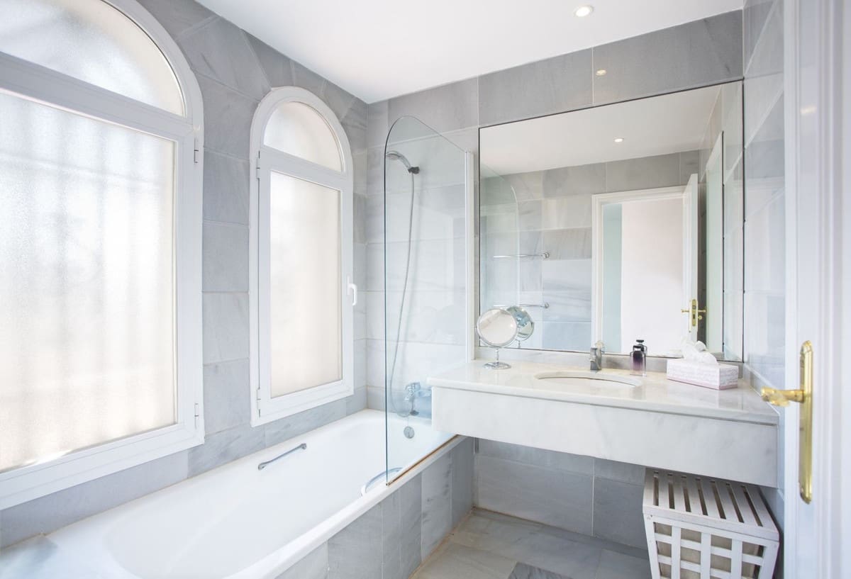 3 soveværelse Byhus til salg i Guadalmina med swimmingpool garage - € 695.000 (Ref: 9541930)