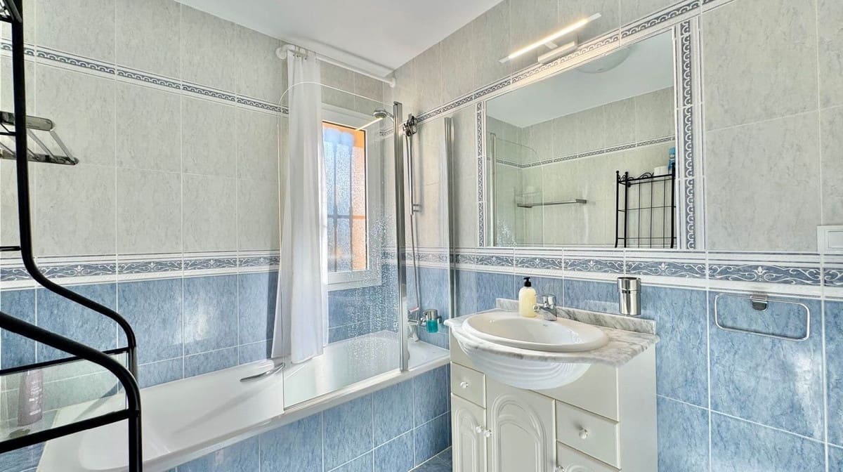 3 soveværelse Villa til salg i Riviera del Sol med swimmingpool garage - € 730.000 (Ref: 9541931)