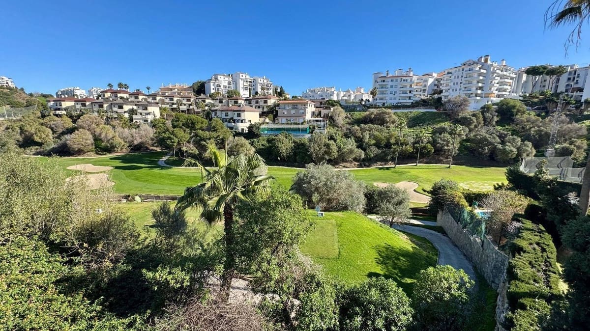 3 soveværelse Villa til salg i Riviera del Sol med swimmingpool garage - € 730.000 (Ref: 9541931)