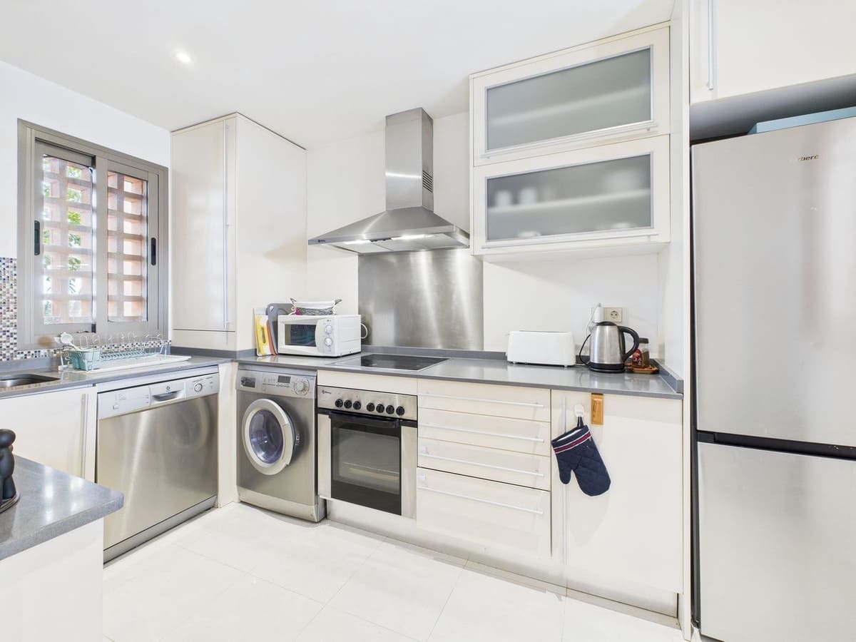 2 soveværelse Penthouse til salg i Estepona med swimmingpool garage - € 390.000 (Ref: 9541933)